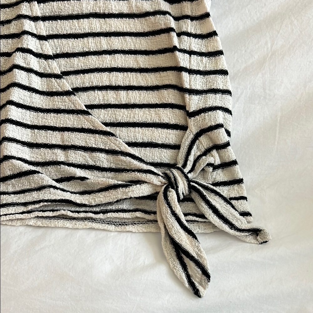 Madewell Black and White Short Sleeve Wrap Tee - Picture 4 of 6
